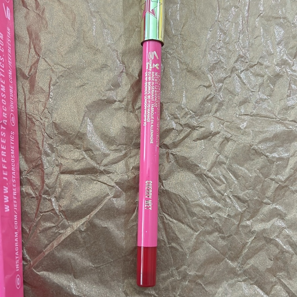 JEFFREE STAR cosmetics, (cherry wet) long lasting, cruelty free, LIP LINER 1.2 g - Picture 2 of 4